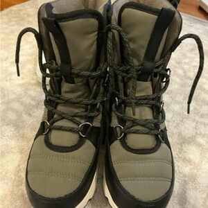 Time and Tru Gray Insulated Winter Boots